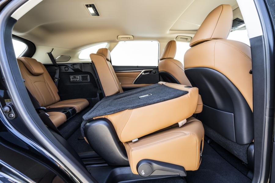 Интерьер Lexus RX450hL 2019 года  (WW) (фото 5 из 11)